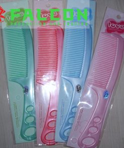 Lược trong phòng tắm khách sạn cao cấp