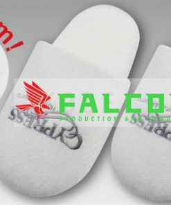Dép đi trong phòng khách sạn Falcon được in ấn logo tinh xảo