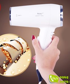Sử dụng máy sấy tóc khách sạn gắn tường